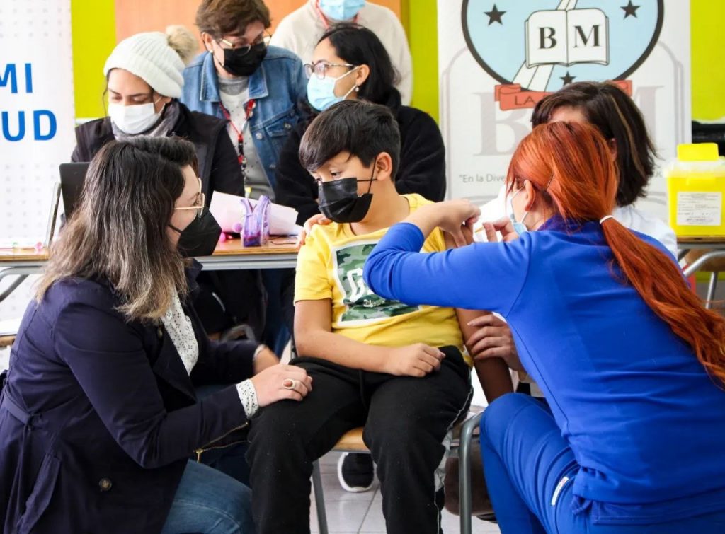 108 cursos de la región no llegaron al 80% de vacunación y podrían volver a clases online