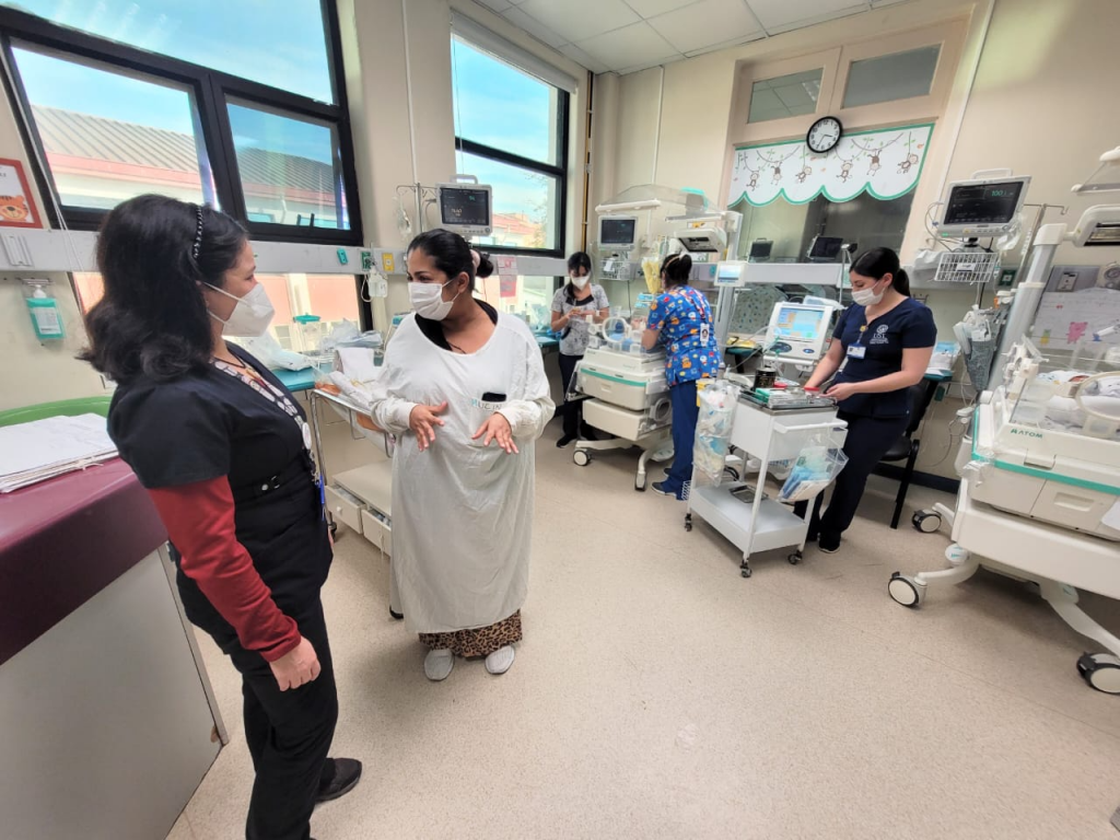 Destacan la importancia de cuidar la salud mental de los padres para lograr la recuperación de prematuros