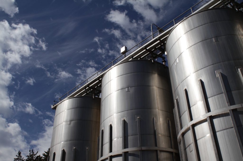 Planta Monte Patria de Pisquera de Chile operará con energía 100% renovable suministrada por Colbún