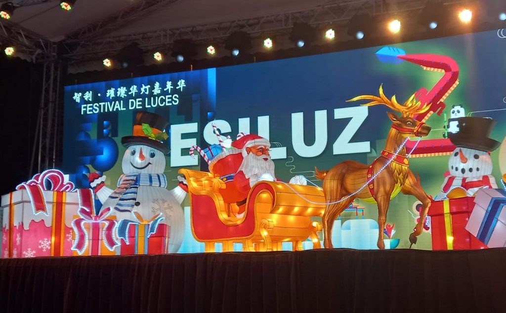 Trabajadores de Fesiluz regalaron un hermoso trineo navideño a la ciudad de La Serena