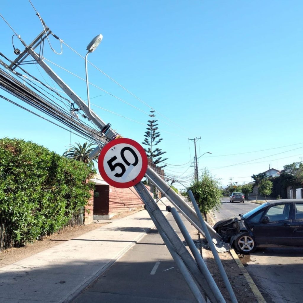 Año 2023 inicia con cinco choques de postes que dejan sin energía a más de 13 mil clientes en la Región de Coquimbo