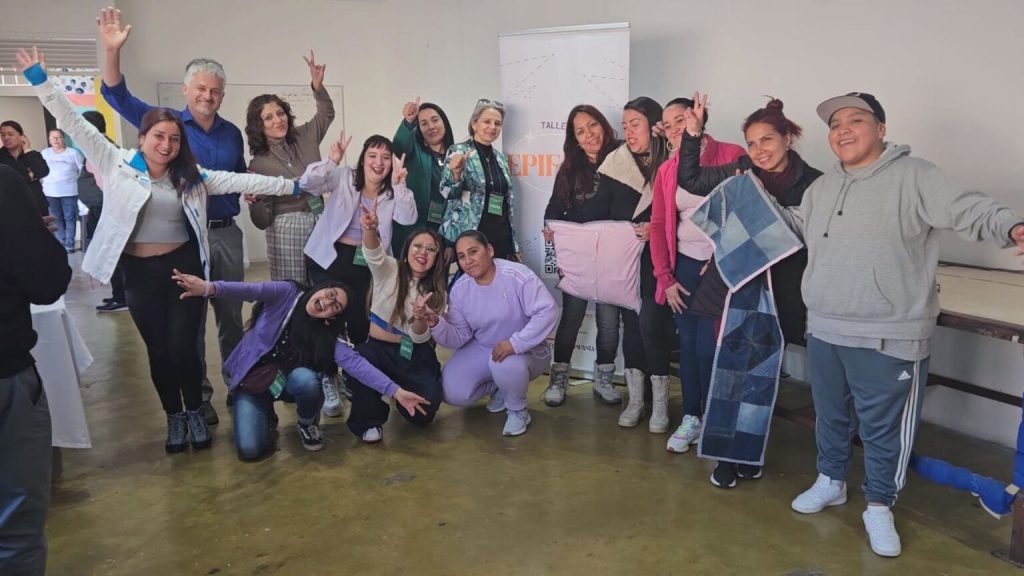 Internas del complejo penitenciario La Serena se benefician de proyecto de reutilización textil