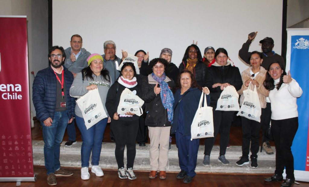 Capacitan en ahorro de energía a 50 familias migrantes y de pueblos originarios
