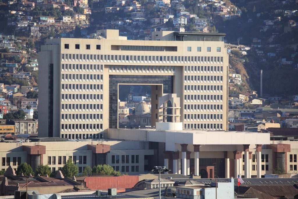 Nueva Constitución reducirá número de Diputados para facilitar acuerdos.