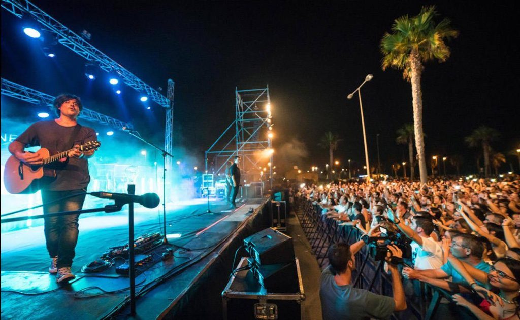 Exitosos conciertos de verano atraen a residentes y turistas en La Serena