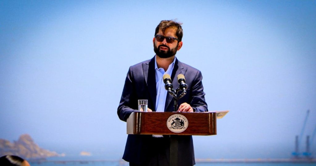 Presidente Boric anuncia construcción de planta desaladora en la Región de Coquimbo para combatir la crisis hídrica Presidente Boric anuncia construcción de planta desaladora en la Región de Coquimbo para combatir la crisis hídrica