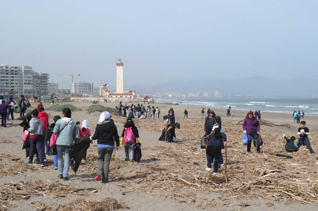 Programa «Recicla tu Colilla» evita la contaminación de 130 mil colillas en playas de Coquimbo y La Serena Programa sustentable logra evitar que 130 mil colillas contaminen las playas de Coquimbo y La Serena