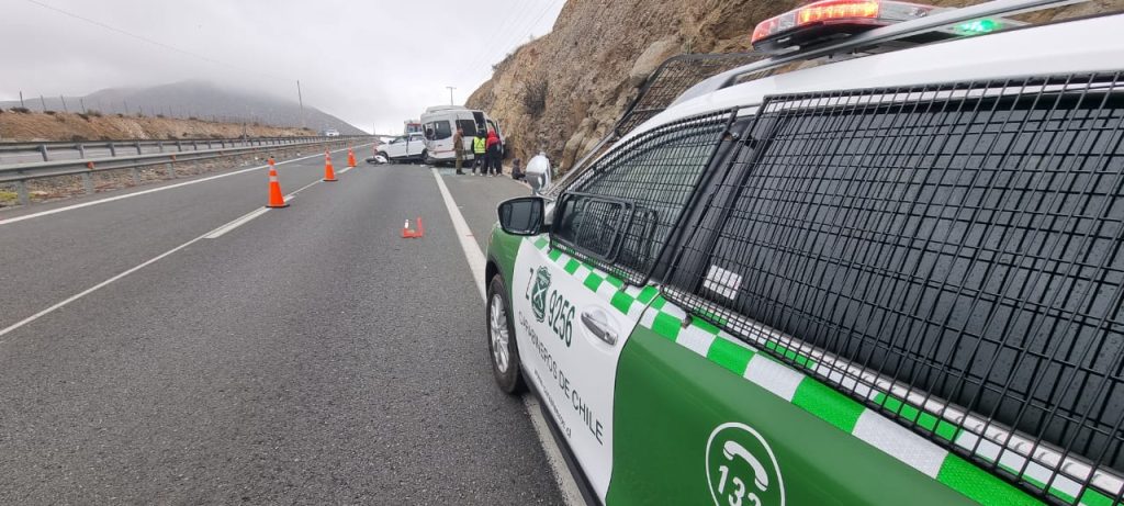 Colisión entre vehículo y minibús en la Ruta 5 de Coquimbo