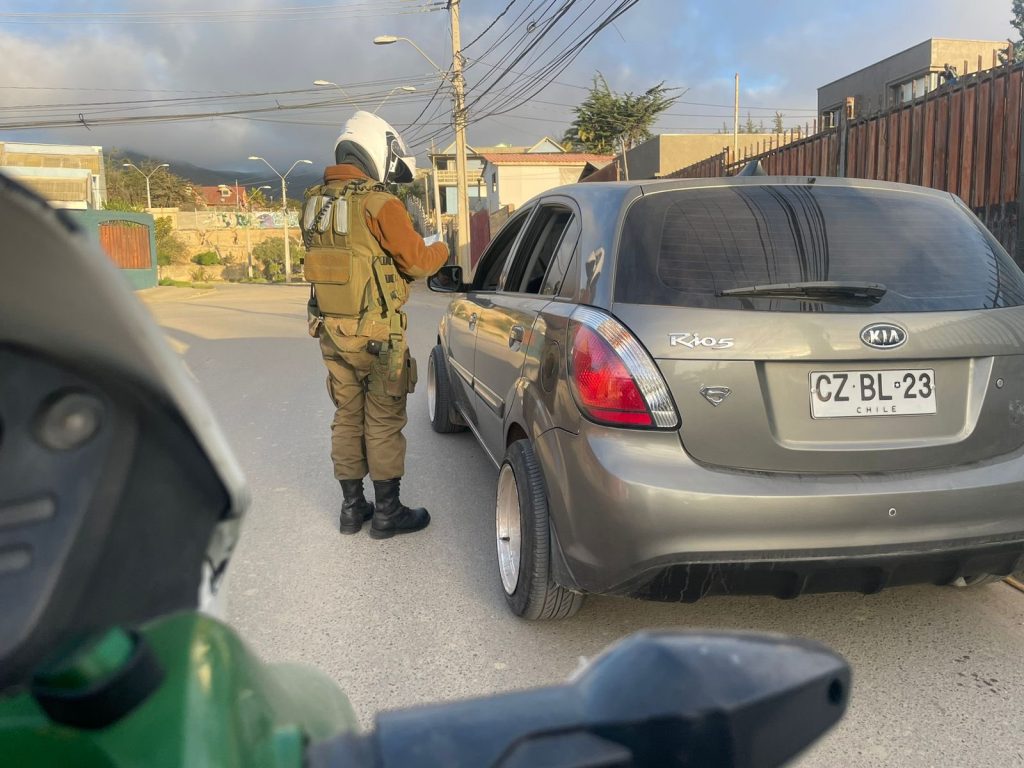 Carabineros detiene a 2 sujetos en Las Encinas y Sindempart de Coquimbo