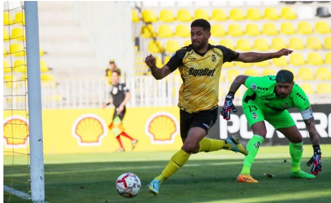 Tensión en Coquimbo Unido: Barra «busca» al Mono Sánchez tras el empate con la U