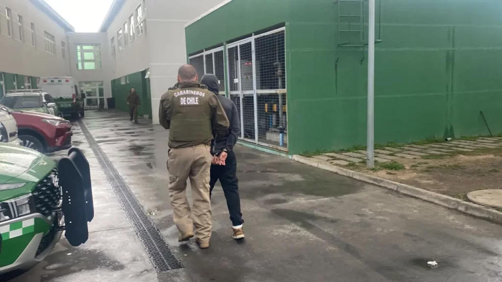 Carabineros de Coquimbo detiene a ciudadano venezolano por conducir vehículo robado