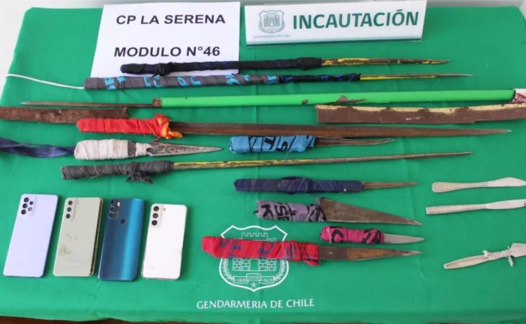 Operativo en penal de La Serena: decomisan armas artesanales y teléfonos a 84 internos