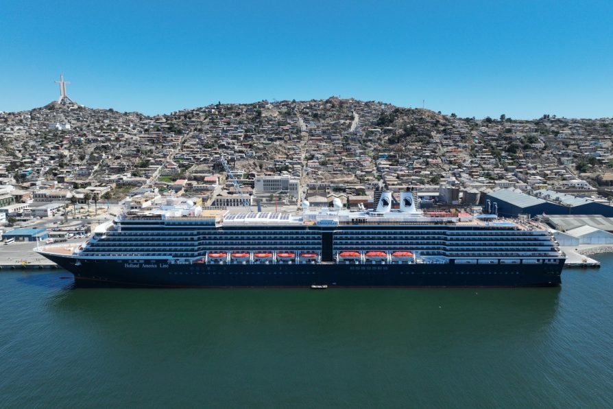 Terminal Puerto Coquimbo recibe al Oosterdam y se consolida en la ruta internacional de cruceros