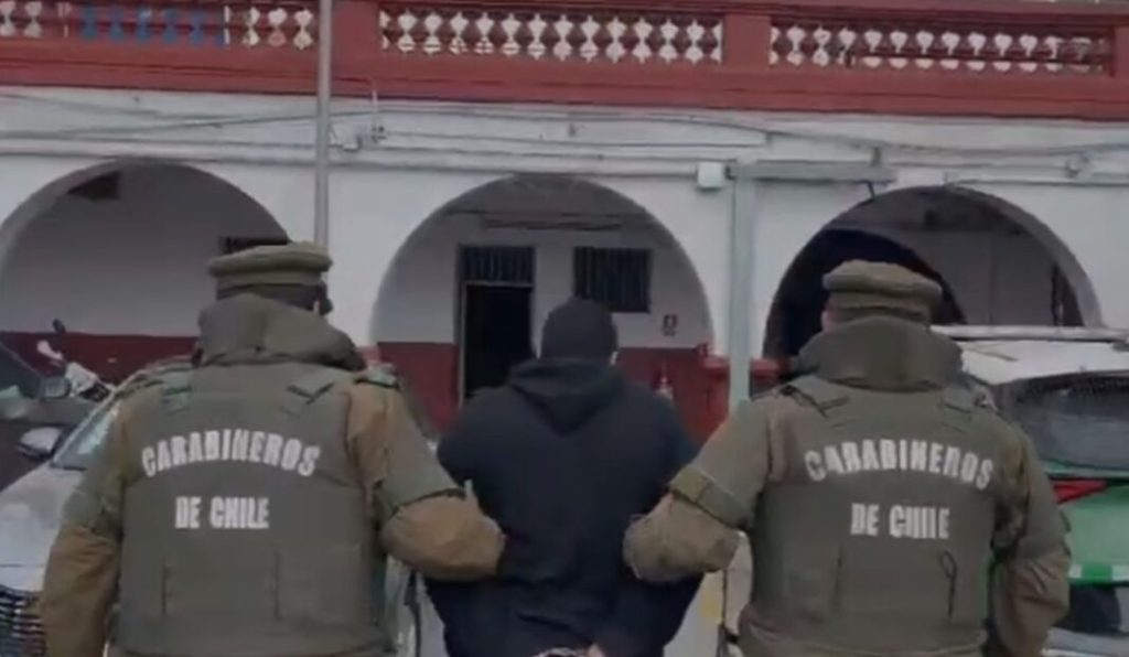 Detienen a hombre por amenaza de tiroteo en La Serena tras reclamo por beca