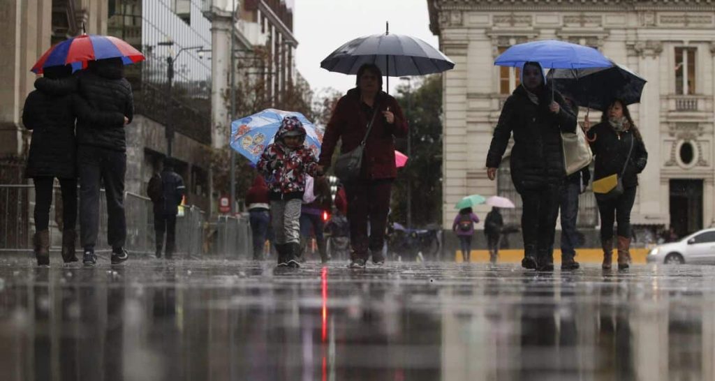 ¿Se acaba el calor? Este sería el día exacto en que volverían las lluvias a Chile
