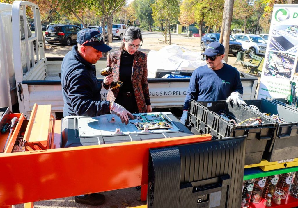 Conoce la nueva forma de reciclar pilas y aparatos electrónicos