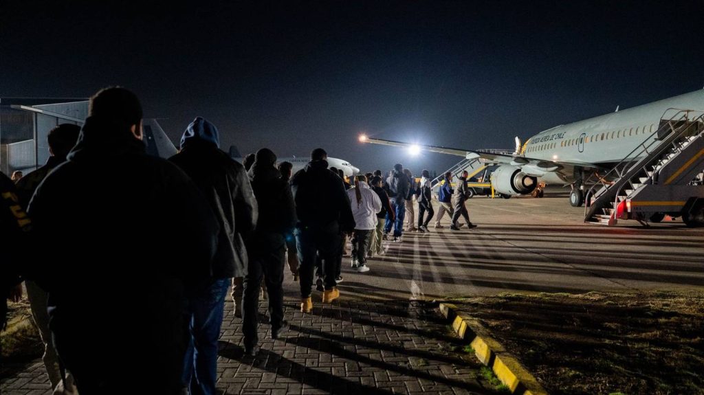 Gobierno concreta segundo vuelo de expulsión con destino a Colombia, Haití y República Dominicana