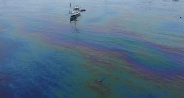 Investigan nuevo derrame de hidrocarburos en La Herradura: diputados anuncian acciones legales