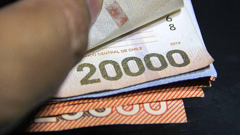 Ingreso mínimo mensual sube en Chile: conoce el nuevo monto y las fechas del reajuste