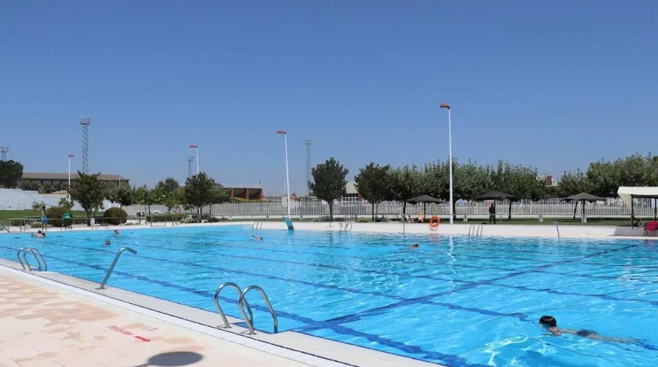 Piscina municipal abrirá de noche para ver las Perseidas en Villanueva de la Serena