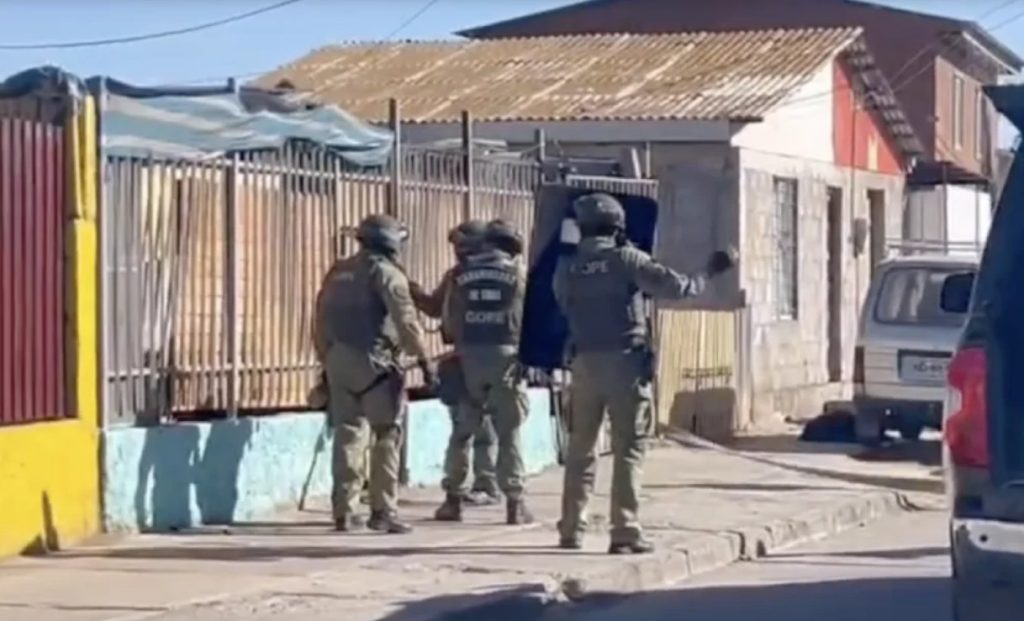 Carabineros desarticula punto de microtráfico en Tierras Blancas y detiene a dos hombres