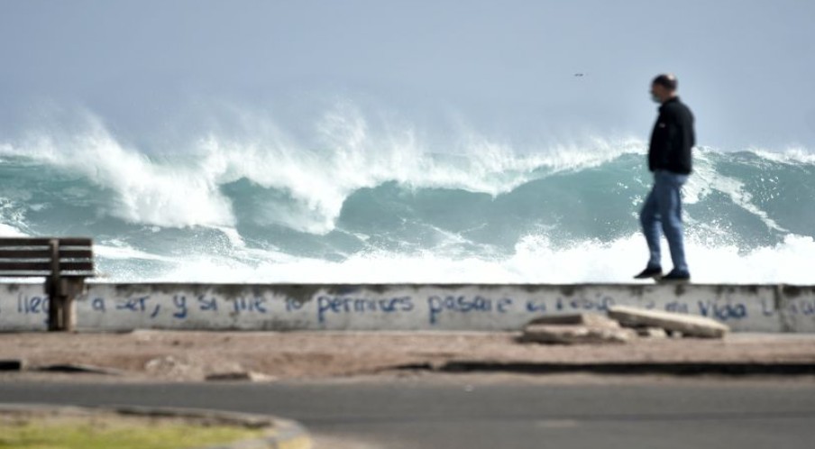 Desde el Golfo de Arauco a Arica: anuncian marejadas y piden extremar precauciones