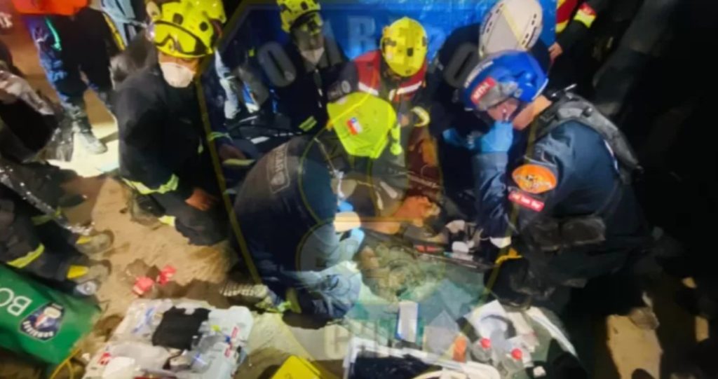 Venezuela: Bomberos chilenos rescatan a hombre con vida tras ocho días sepultado bajo escombros