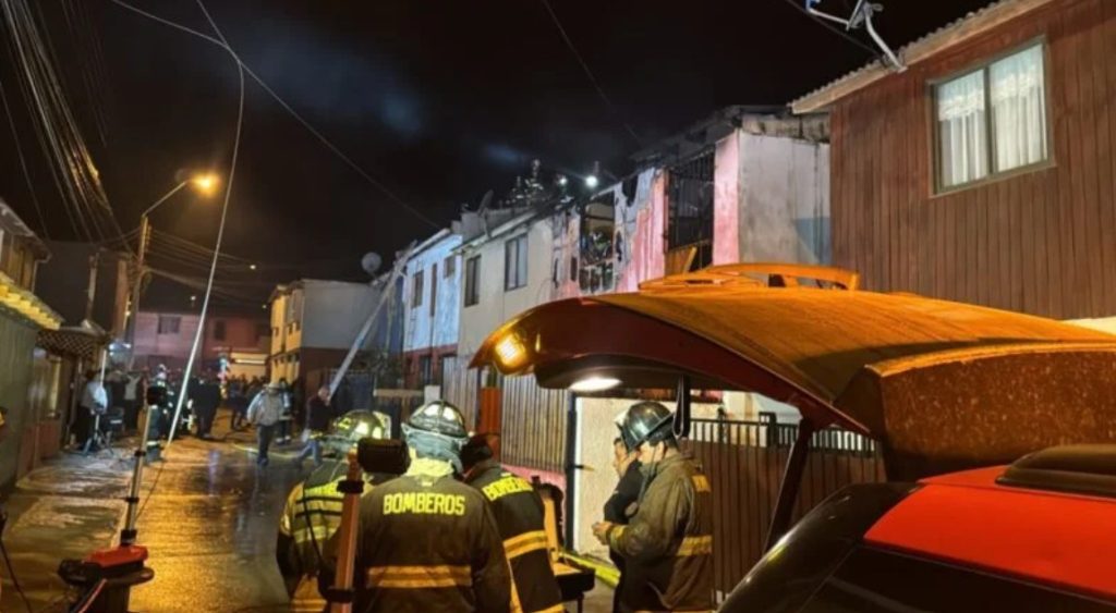 Incendio en Villa Lambert deja al menos dos viviendas afectadas en La Serena