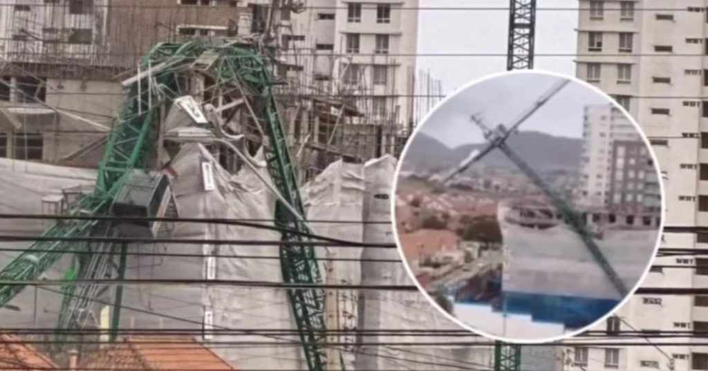 Grúa colapsa sobre viviendas en Coquimbo y deja una persona lesionada durante fuertes vientos