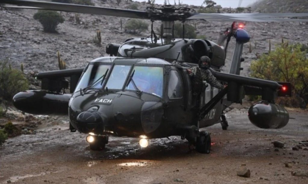 Helicópteros Black Hawk de la FACh rescatan a personas aisladas por temporal en Coquimbo