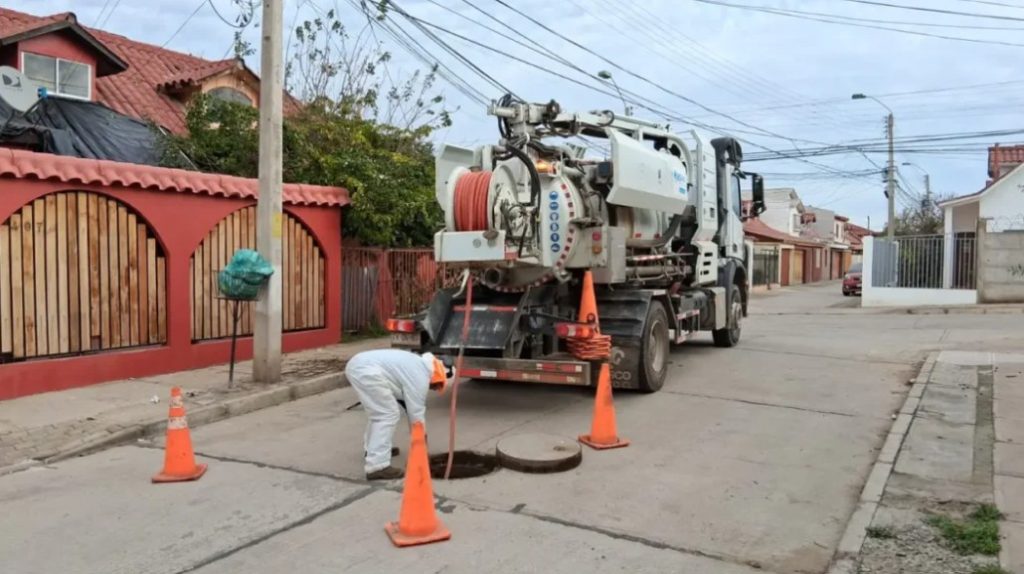 Aguas del Valle activa alerta preventiva y retira más de 110 toneladas de barro y escombros en La Serena y Coquimbo