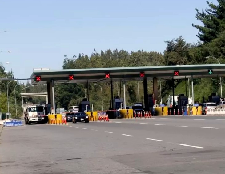 Bebé nace en un automóvil luego de que su familia no pudiera pagar el peaje
