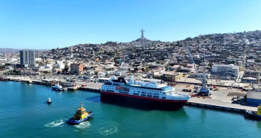 Investigan muerte de hombre hallado al interior de lancha en puerto de Coquimbo