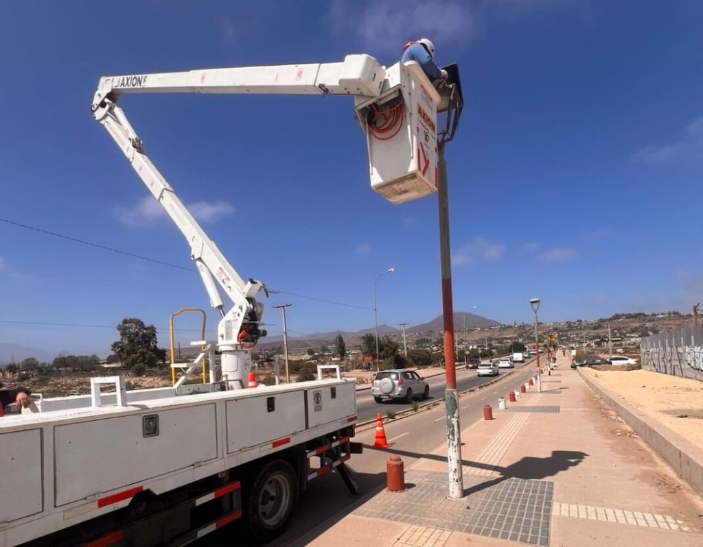 La Serena reforzará mantención del alumbrado público y habilitará WhatsApp para reportar luminarias apagadas